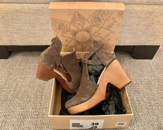 Brand New Free People Shoes - Size 9