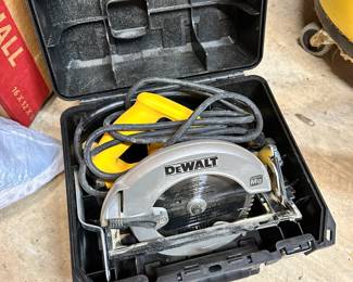 Dewalt saw
