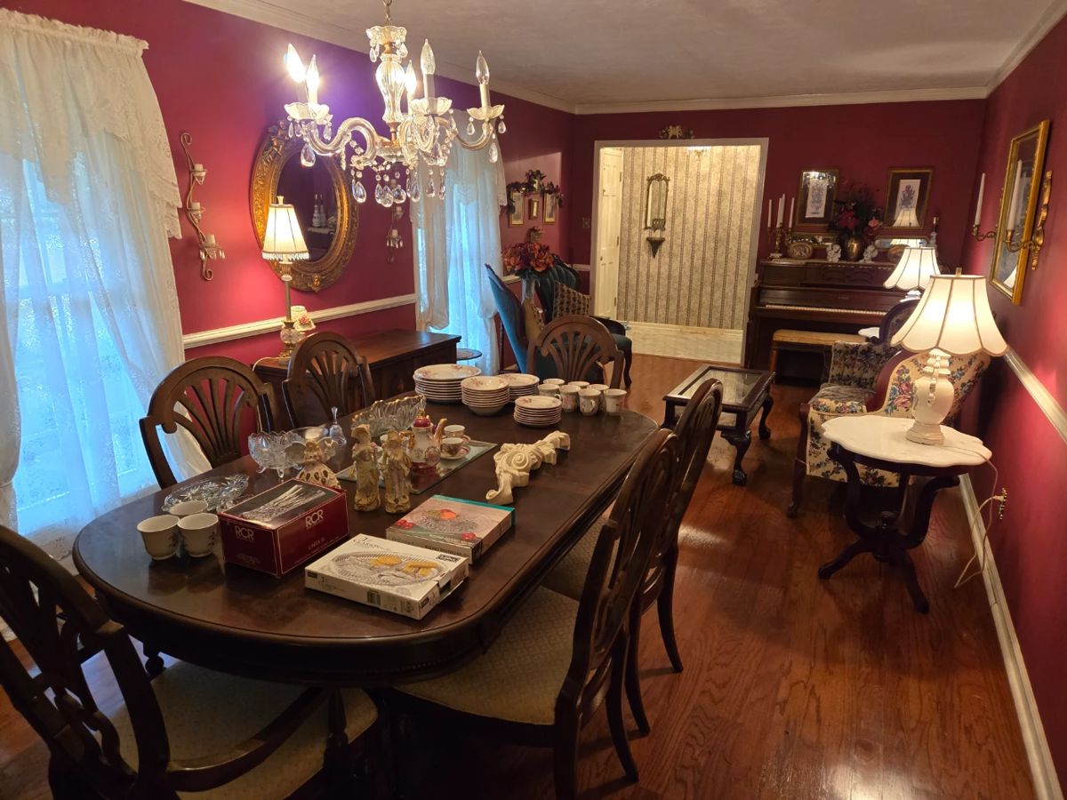 Absolutely beautiful formal dining/living room.