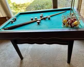 bumper pool table