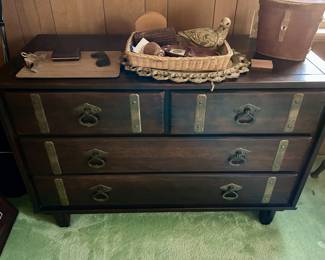 chest of drawers