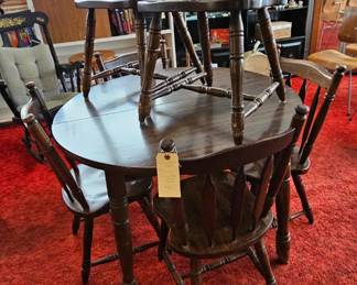 Table, six chairs and two leaves