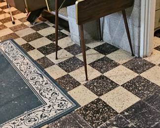 Little drop leaf table