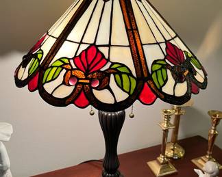 Tiffany style lamp - pretty!