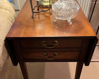 Henkel Harris Co drop leaf, 2 drawer mahogany table, Winchester VA