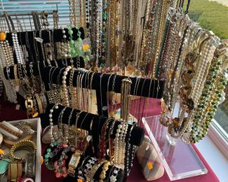 Lots of jewelry: necklaces, bracelets, earrings, brooches