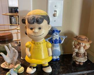 VINTAGE 1960’S UNITED FEATURE SYNDICATE PLASTIC LUCY FIGURE