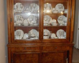 Large Ethan Allen Edwardian Style Illuminated China Cabinet 
