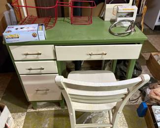 . . . cute desk