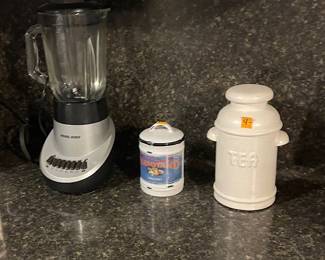 Small kitchen appliances and other kitchen items