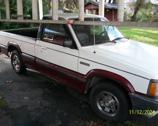 1988 Mazda B2200 LX