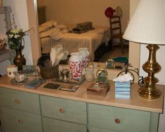Dresser w/mirror
