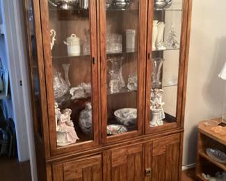 Nice medium size Drexel China cabinet