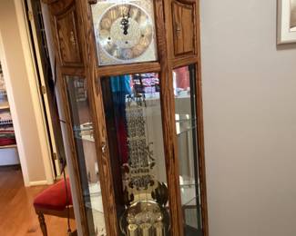 Very nice Howard Miller Oak grandfather clock