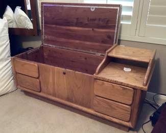 Unique Vintage Lane, Cedar chest