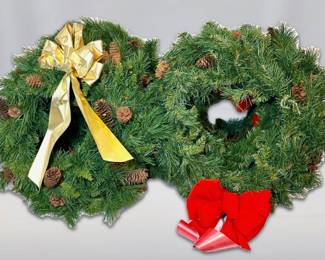 8 Christmas Wreaths w Ribbon Pinecones 