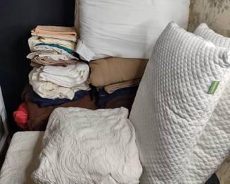 Blankets, Pillows and Linens