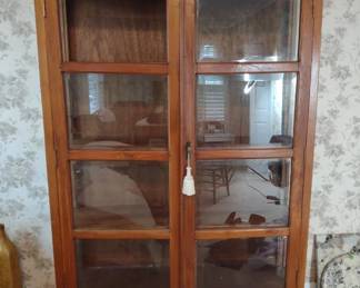 Display Cabinet with Beveled Mirrors