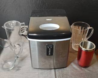 Ice Maker and Pitchers