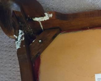 QUEEN ANNE STYLE DINING TABLE AND FOUR CHAIRS WITH LEAF AND PROTECTOR $60