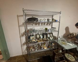 Glassware, framed pictures, trinkets