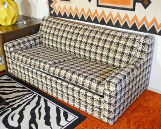Seng Style-Plus Deluxe Upholstered Sofa-Sleeper | View detailed pictures and descriptions on placerauctions.com