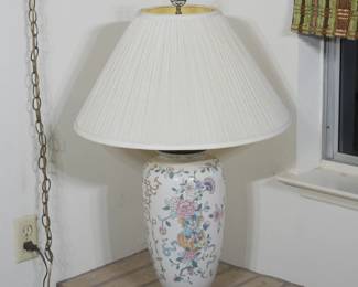 Chinoiserie Porcelain Table Lamp | View detailed pictures and descriptions on placerauctions.com