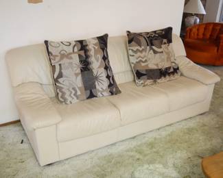 Softaly by Natuzzi Postmodern Leather Sofa | View detailed pictures and descriptions on placerauctions.com