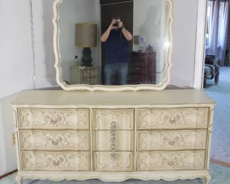 Bassett French Provincial Dresser w/Mirror | View detailed pictures and descriptions on placerauctions.com