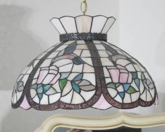 Tiffany Style Stained Glass Pendant Light | View detailed pictures and descriptions on placerauctions.com