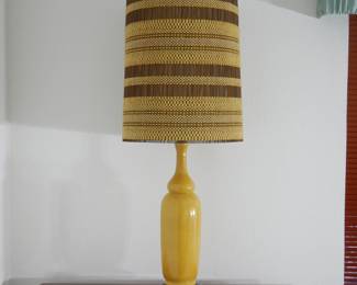 Large Yellow Ceramic Table Lamp | View detailed pictures and descriptions on placerauctions.com