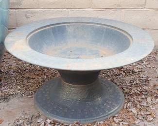 Metal Bird Bath | View detailed pictures and descriptions on placerauctions.com