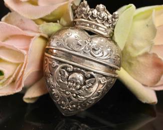 18th century Georgian sterling silver pomander/vinaigrette with cherub