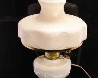 Lincoln drape Aladdin glass lamp