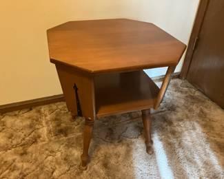 Baumritter (early Ethan Allen) octagon solid maple table