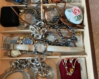 Black pearls, watches