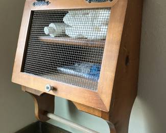 Pine shelf w towel bar