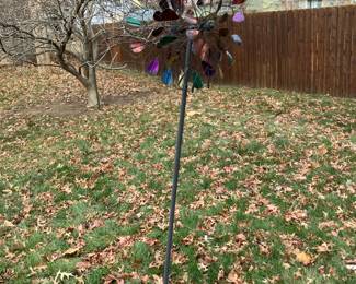 Whirley gig wind yard art