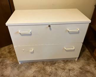 Lateral file cabinet w/ key