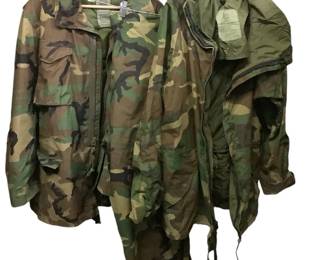 TEWA215 Camouflage Jackets Bibs Long Parka size XL for extended cold.
