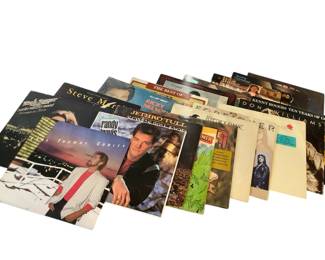 TEWA808 Classic Rock And Country Records 19 vinyl records from across the 70s and 80s. Highlights include Foreigner, Fleetwod Max, and Don Williams.
