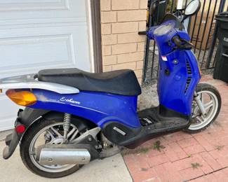 Scooter- Parts ONLY . Not registered or licensed 