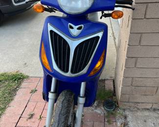 Scooter- Parts ONLY . Not registered or licensed 