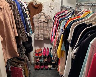 Hundreds of ladies clothes, coats :
Chicos, Talbots, Misook and many other brands ( XL-2XL)