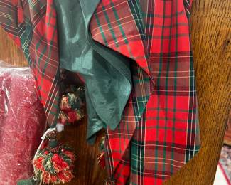 Fancy Tree Skirt w/Tassels