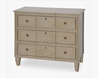 Tritter Feefer "Erika" Chest