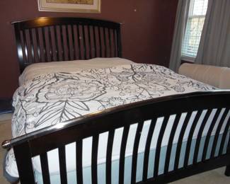 queen bed and bedding