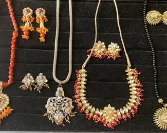 Necklace & earring sets