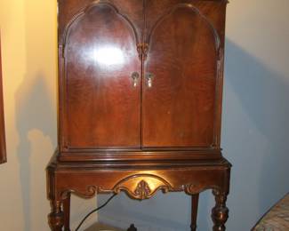 Art Deco 'Majestic' Radio Cabinet (walnut)