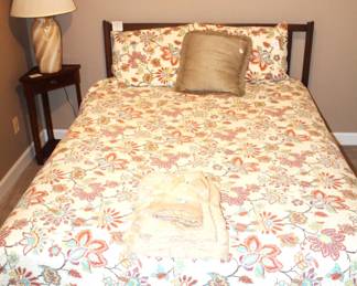 Queen bed w/mattress & box spring.